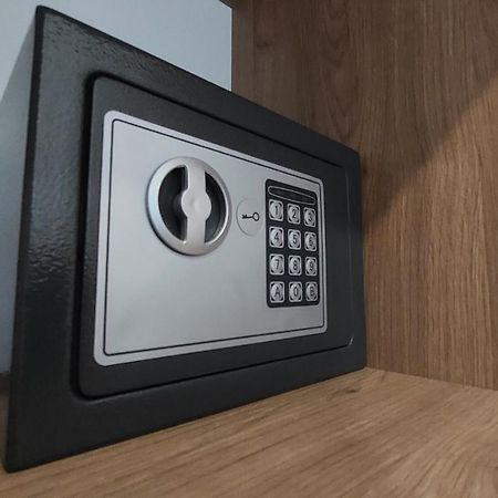 Falcon Boutique Hotel Тбилиси Экстерьер фото