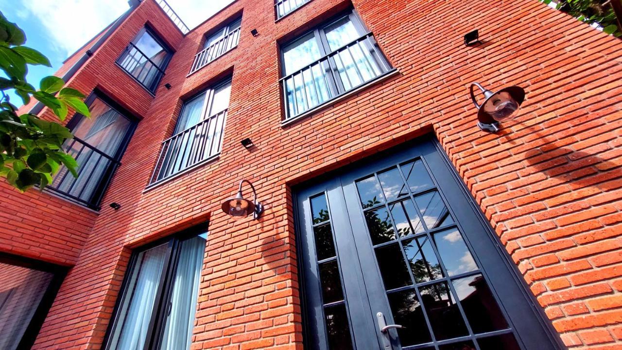 Falcon Boutique Hotel Тбилиси Экстерьер фото
