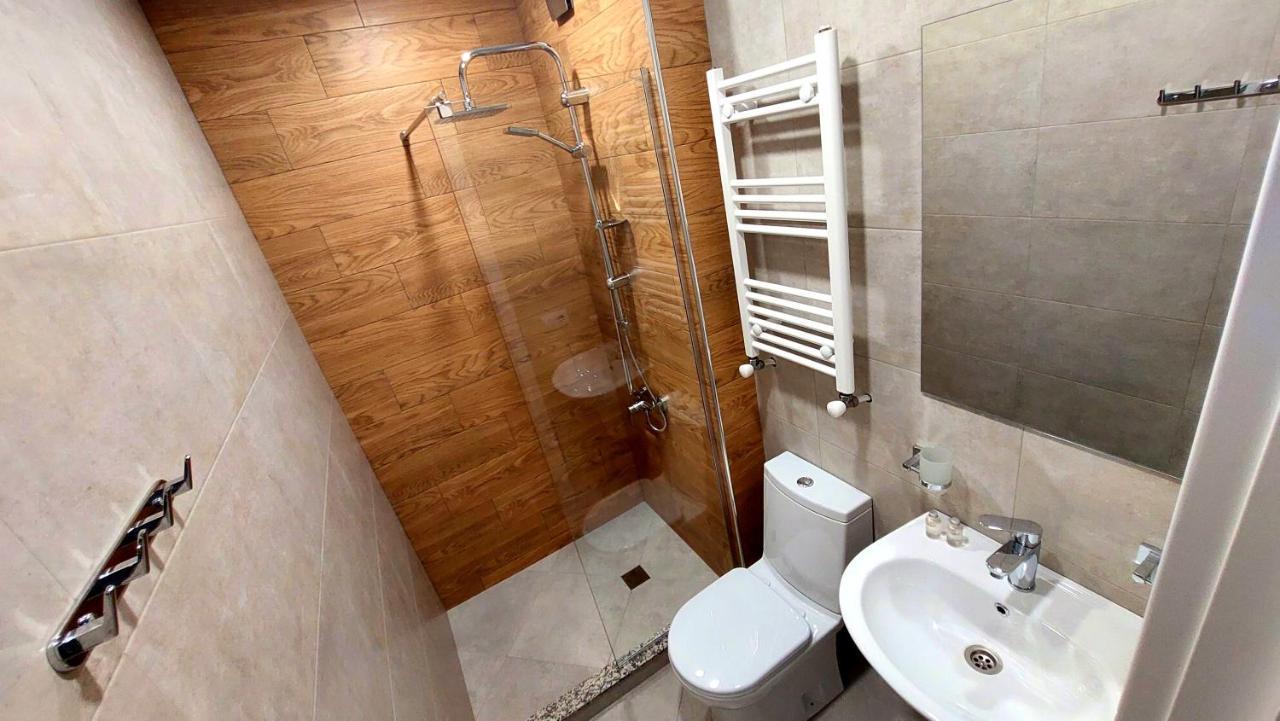 Falcon Boutique Hotel Тбилиси Экстерьер фото