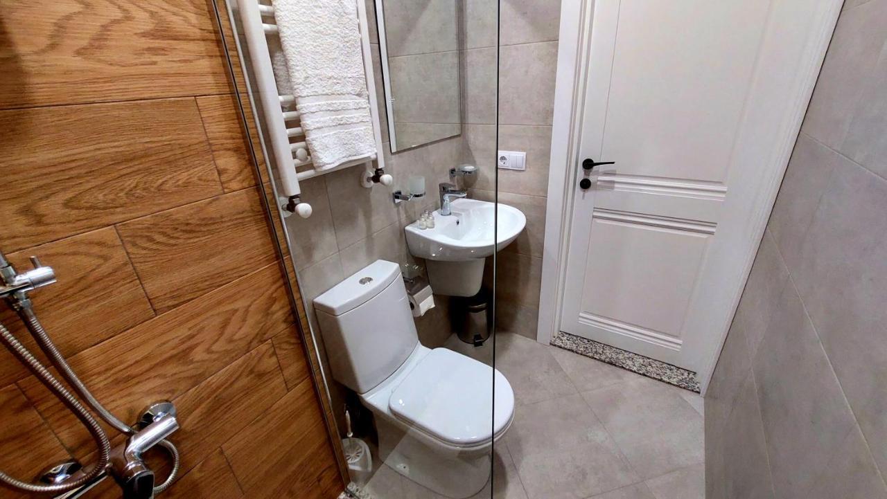 Falcon Boutique Hotel Тбилиси Экстерьер фото